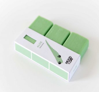 <img src=Σαπούνια ελαιολάδου ξενοδοχείου Mood of the day - Σετ 3 τεμ alt=Τρία σαπούνια μαζί σε πράσινο χρώμα σε μία λευκή θήκη που απεικονίζει ένα πράσινο φύλλο αλόης> 
