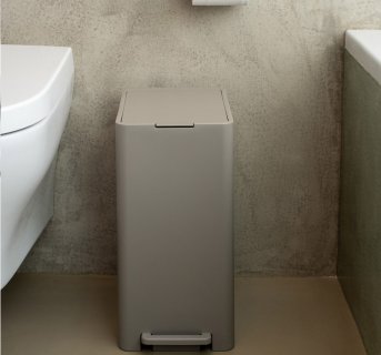 Soft close bathroom bin with pedal Greize