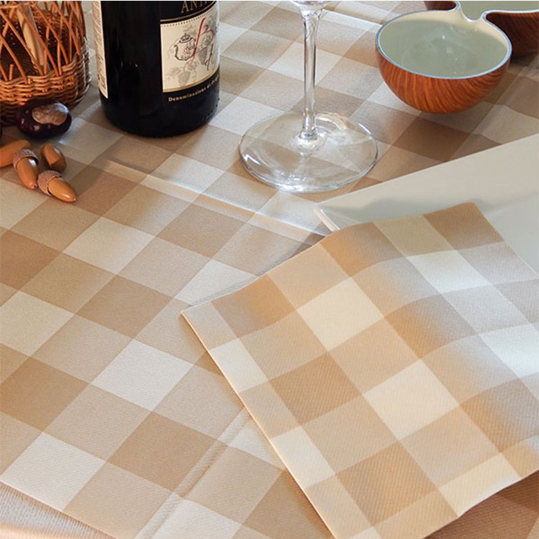 Disposable luxury table covers 